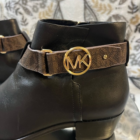 New Michael Kors Harland Chelsea Bootie Black 6.5M Leather MK Ankle Logo SideZip - Picture 5 of 16